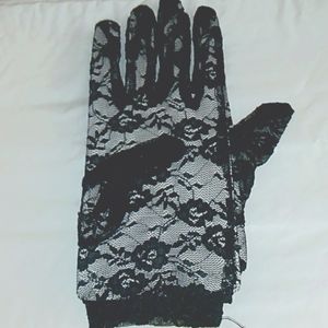 Women's laced gloves